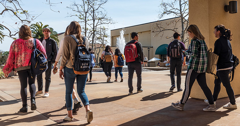 Seaver College students walking in Joslyn Plaza