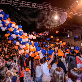 founders day balloon drop in audience