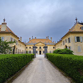 Chateau Château d'Hauteville entrance