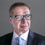 Joseph Schneider headshot