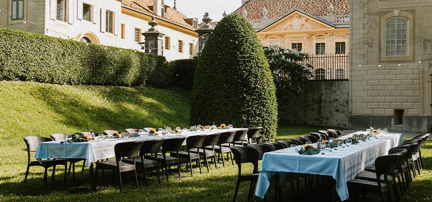 Picturesque dinner in the garden
