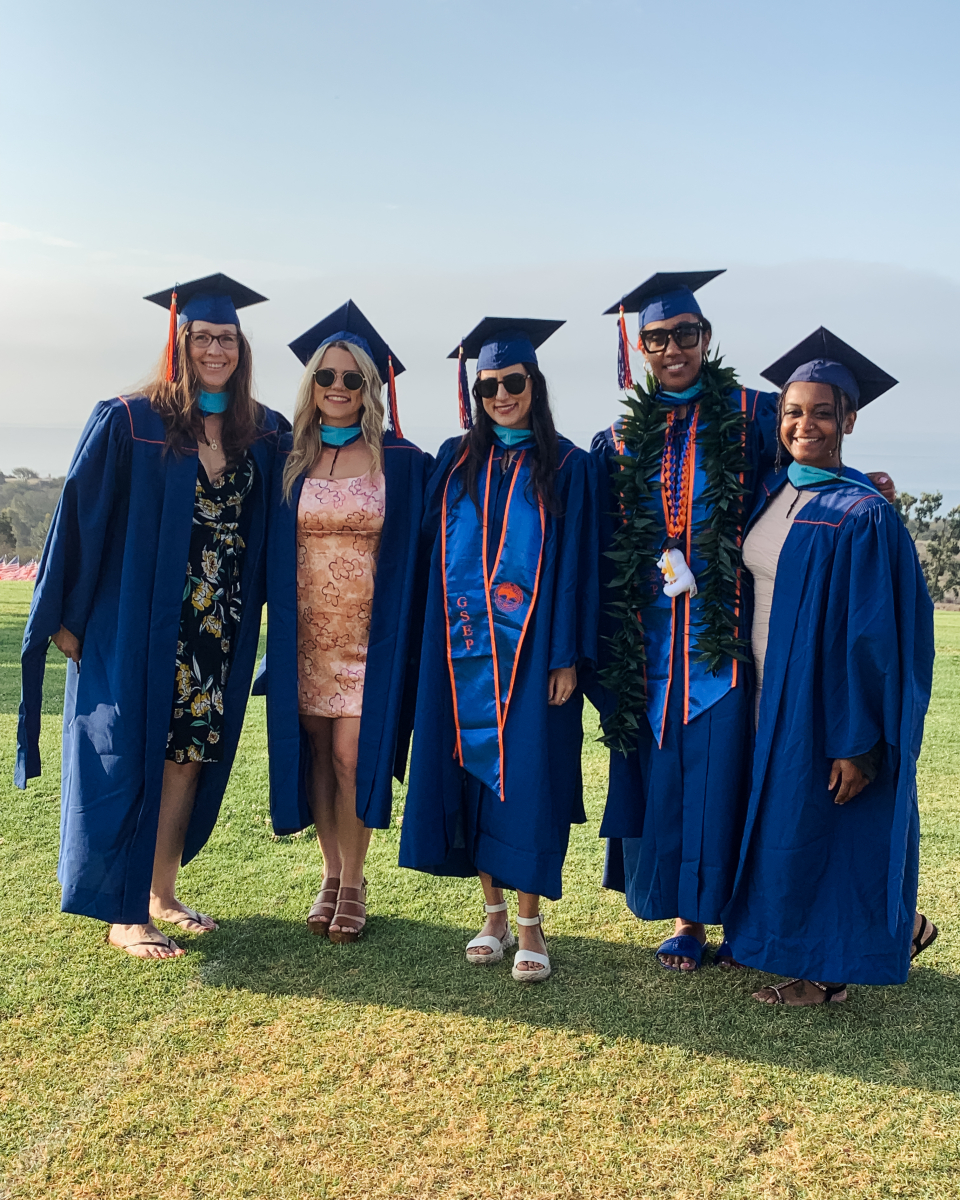 GSEP graduates pose for picture together at Alumni Park