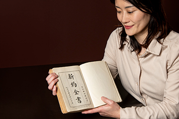 Liang (Joy) Qiao holding the Chinese Union Version of the Bible
