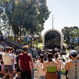 Students worshipping outside Stauffer Chapel